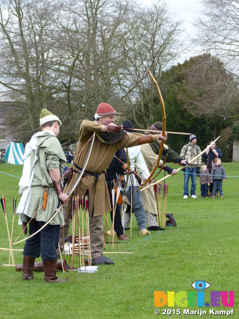 FZ012931 Archers at Glastonbury Abbey